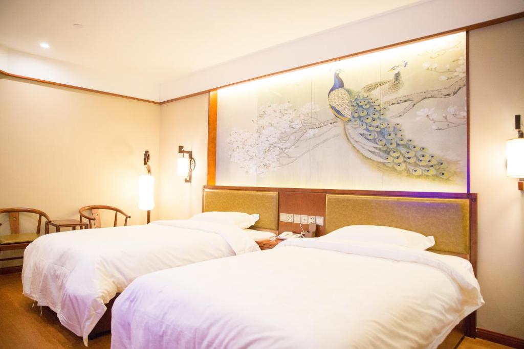 Двухместный (Chinese Mainland Citizen Only-Vintage Twin Room - No Window), Qian Men Inn
