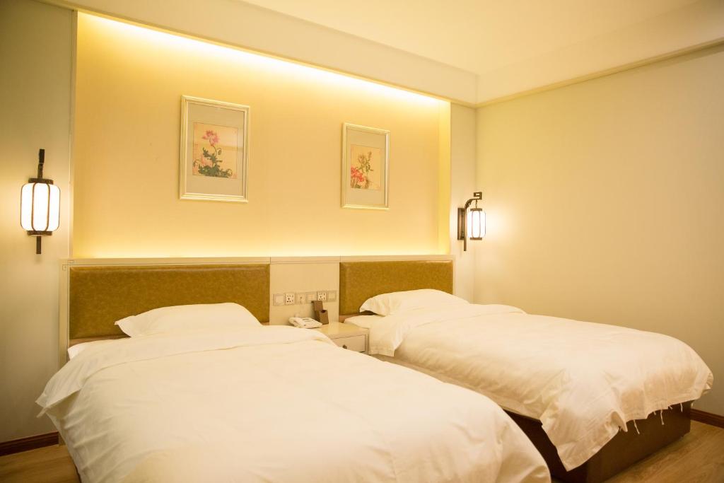 Двухместный (Chinese Mainland Citizen Only-Budget Double or Twin Room - No Window(Basement)), Qian Men Inn
