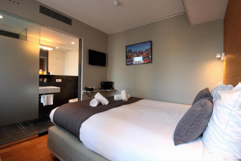 Двухместный (Небольшой двухместный номер с 1 кроватью и террасой), The Bank Hotel