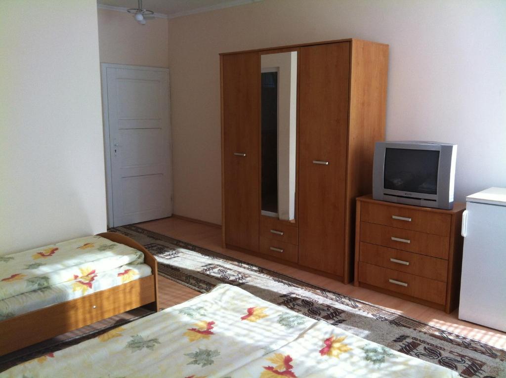 Трехместный (Трехместный номер с балконом), Family Hotel Velevi