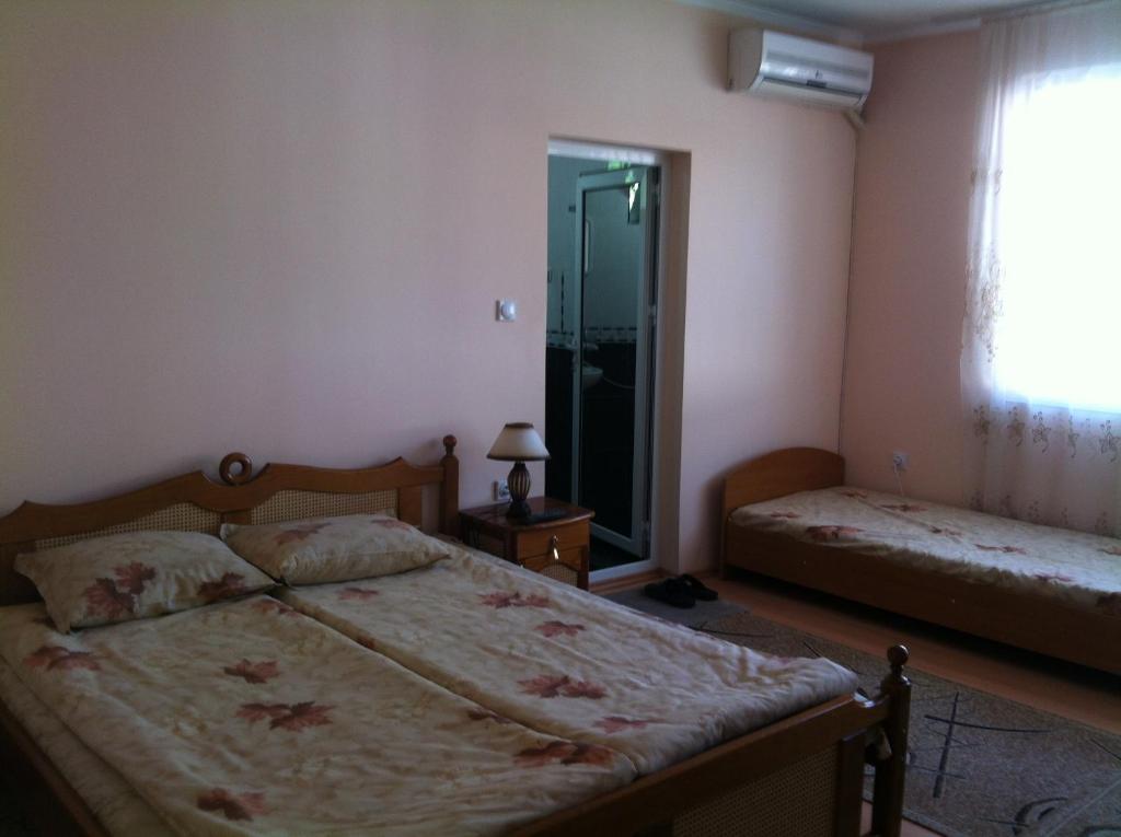 Трехместный (Трехместный номер с балконом), Family Hotel Velevi