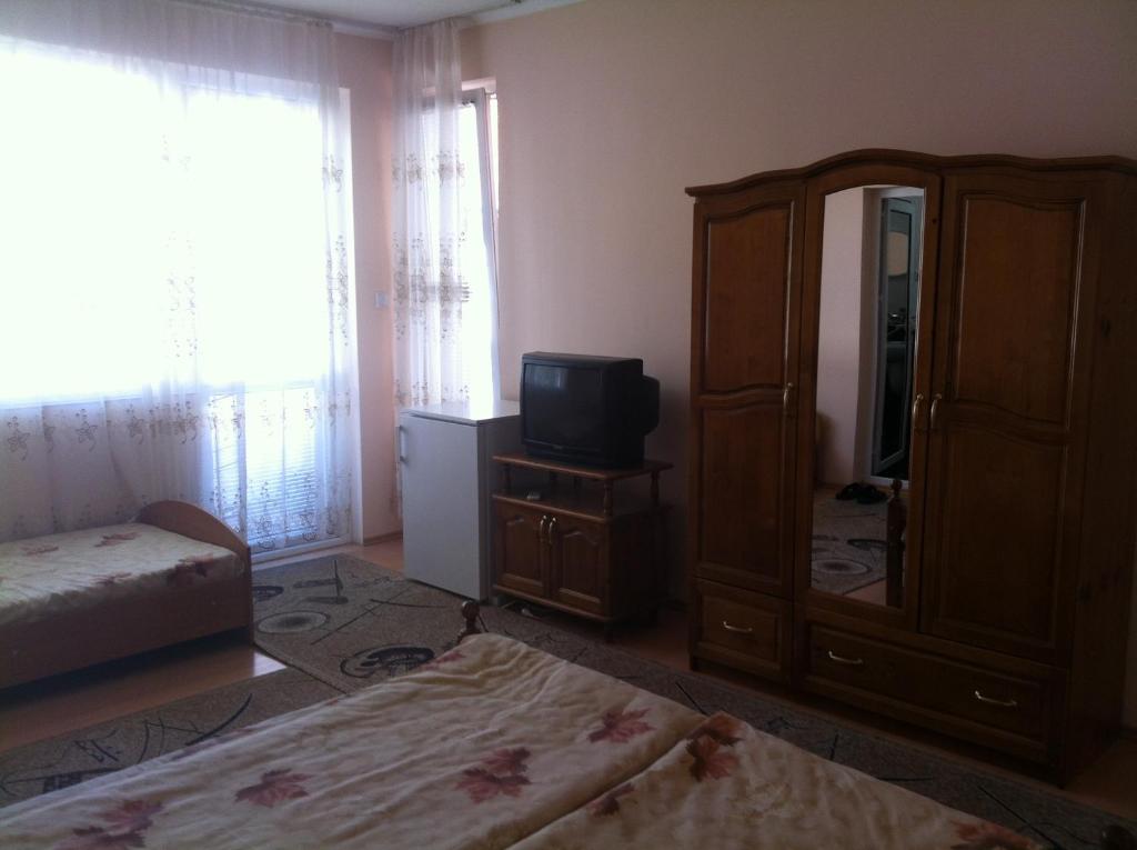 Трехместный (Трехместный номер с балконом), Family Hotel Velevi
