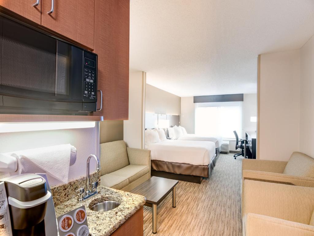 Holiday Inn Express Hotel & Suites Bethlehem, an IHG Hotel photo 3