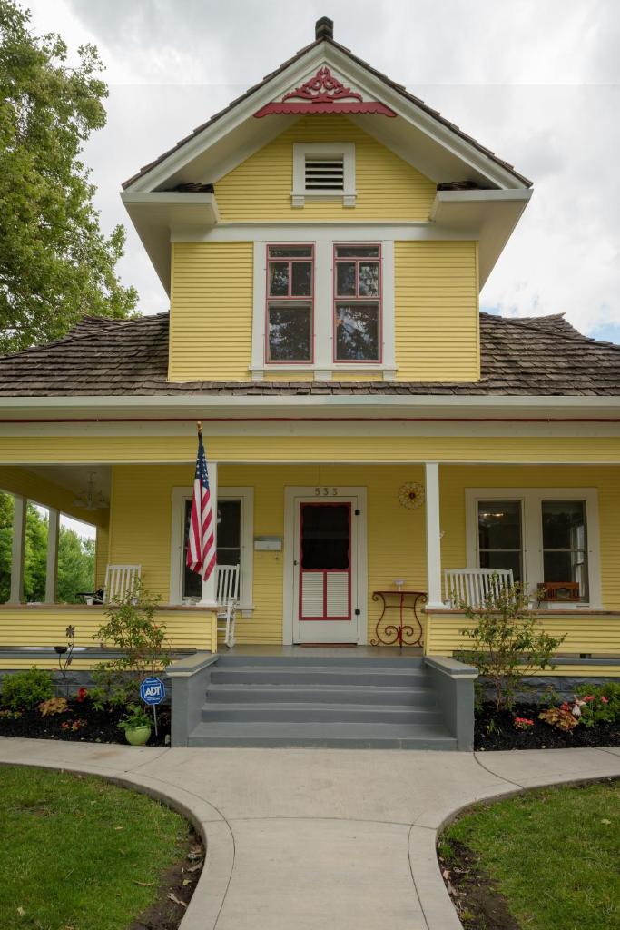 Poppy Sister Inn image