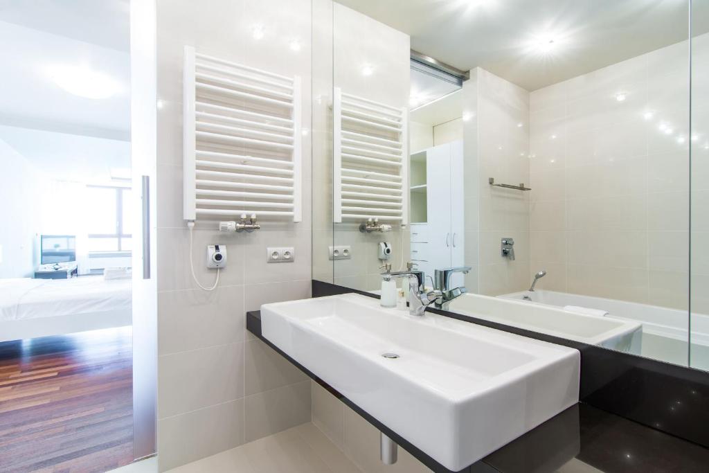 Апартаменты (Номер-студио Делюкс), Exclusive Apartments – Atelier Residence