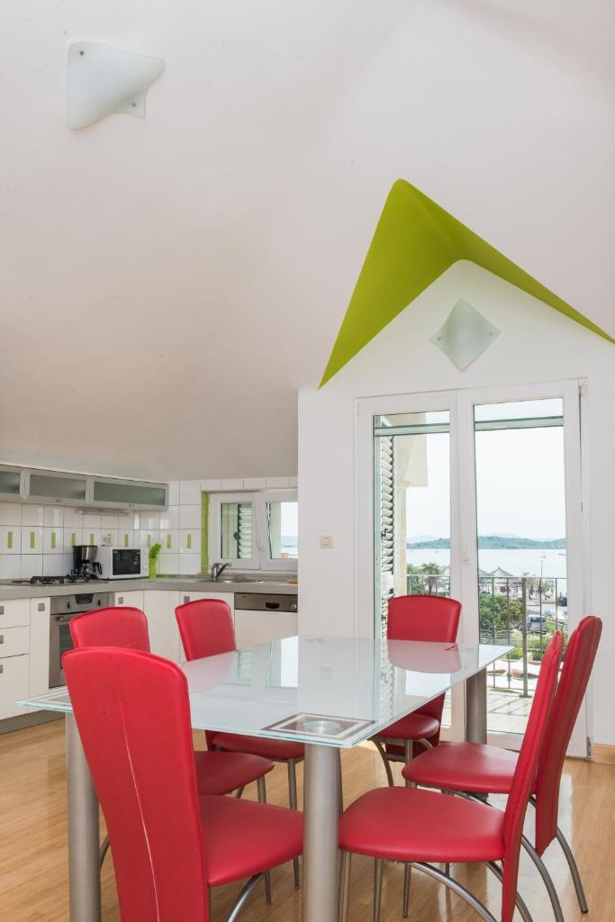 Villa Manda with sea view, 2 terraces & parking photo 2