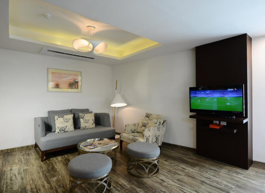 Сьюит (Queen Suite - Non-Smoking with INR 250 discount on Food Bill (Meal Credit)), Howard Johnson Kolkata