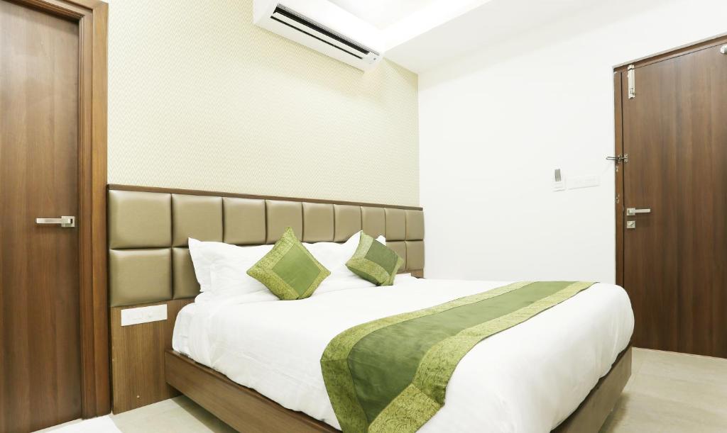 Двухместный ([Sanitized] Deluxe Double Room), Treebo Pechis Castle