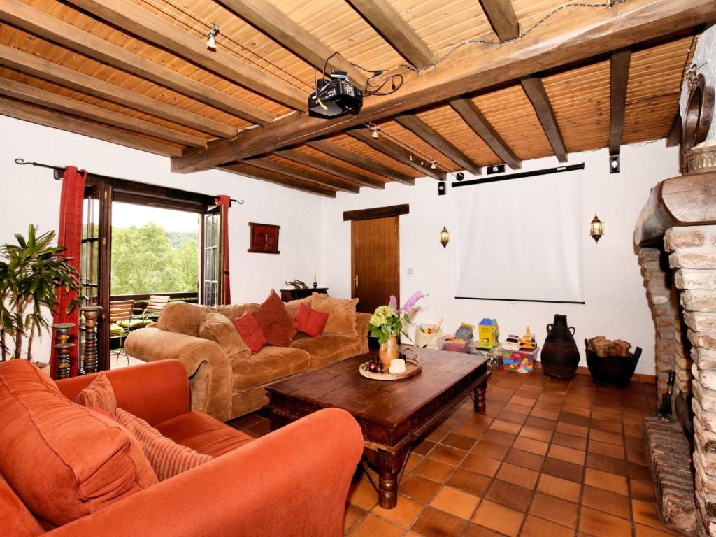 Peaceful Holiday Home in Nonceveux with Swimming Pool BBQ photo 1