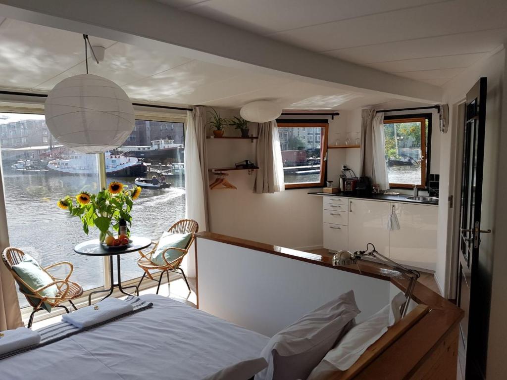 Houseboat Concordia B&B photo 2