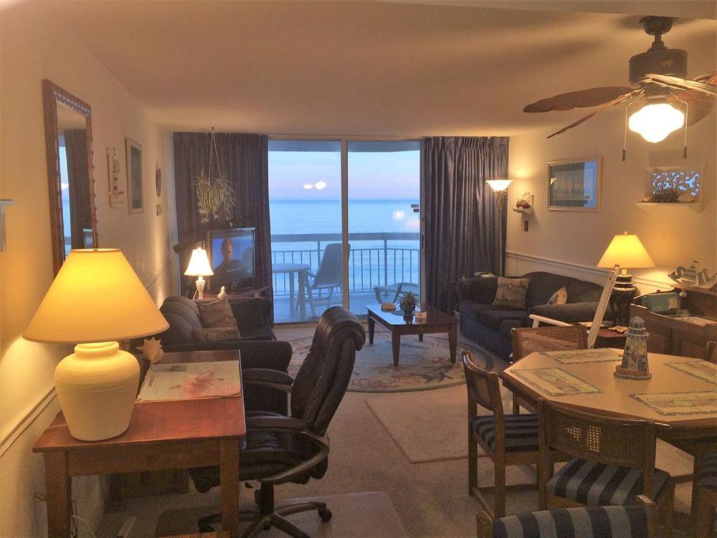 405 Waters Edge photo 3