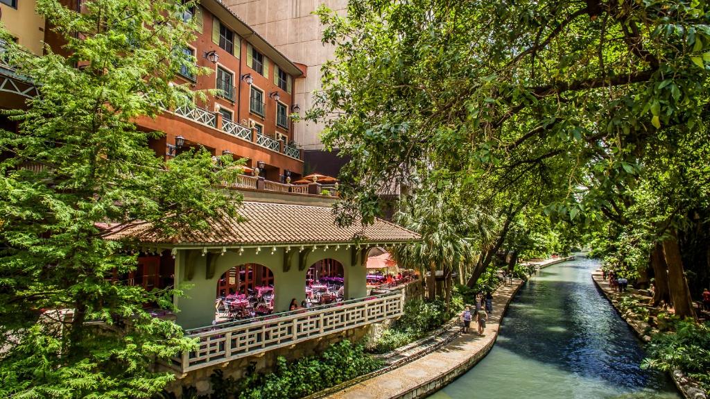 Hotel Valencia Riverwalk image