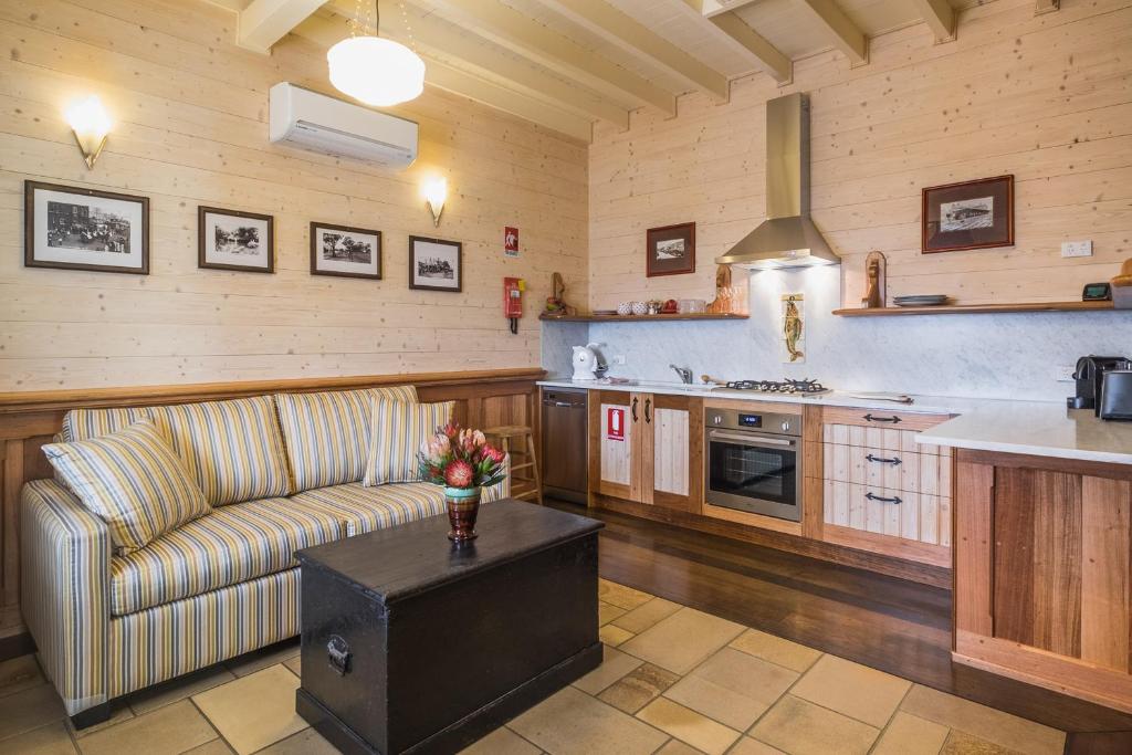 Old Bank Boutique Hotel photo 2