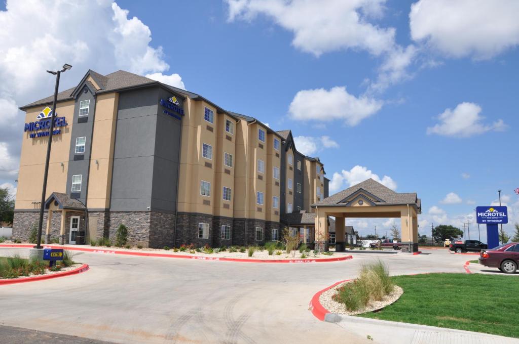 Microtel Inn & Suites by Wyndham Lubbock photo 4