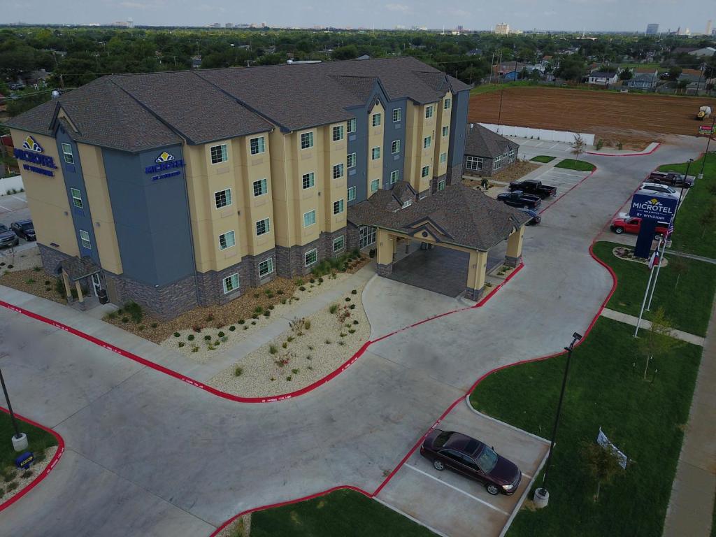 Microtel Inn & Suites by Wyndham Lubbock photo 3