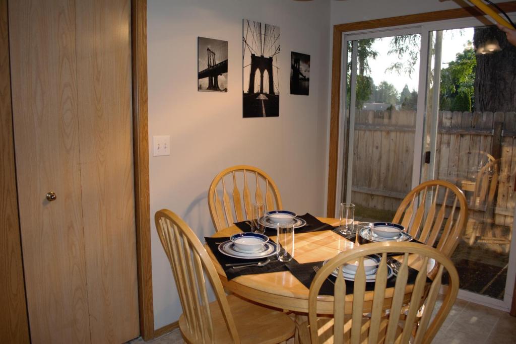 8635 Ustick Road Apartment image