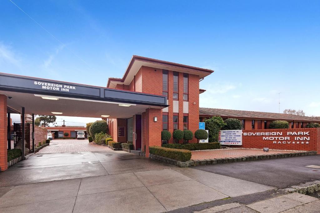 Sovereign Park Motor Inn photo 1