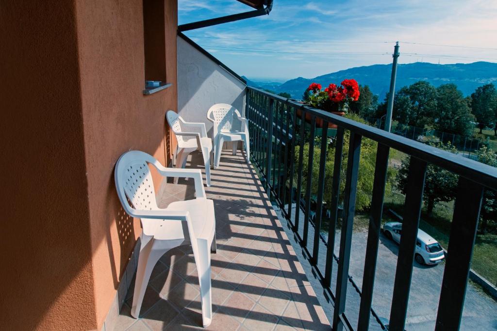 Albergo Moderno - Tap to explore photos