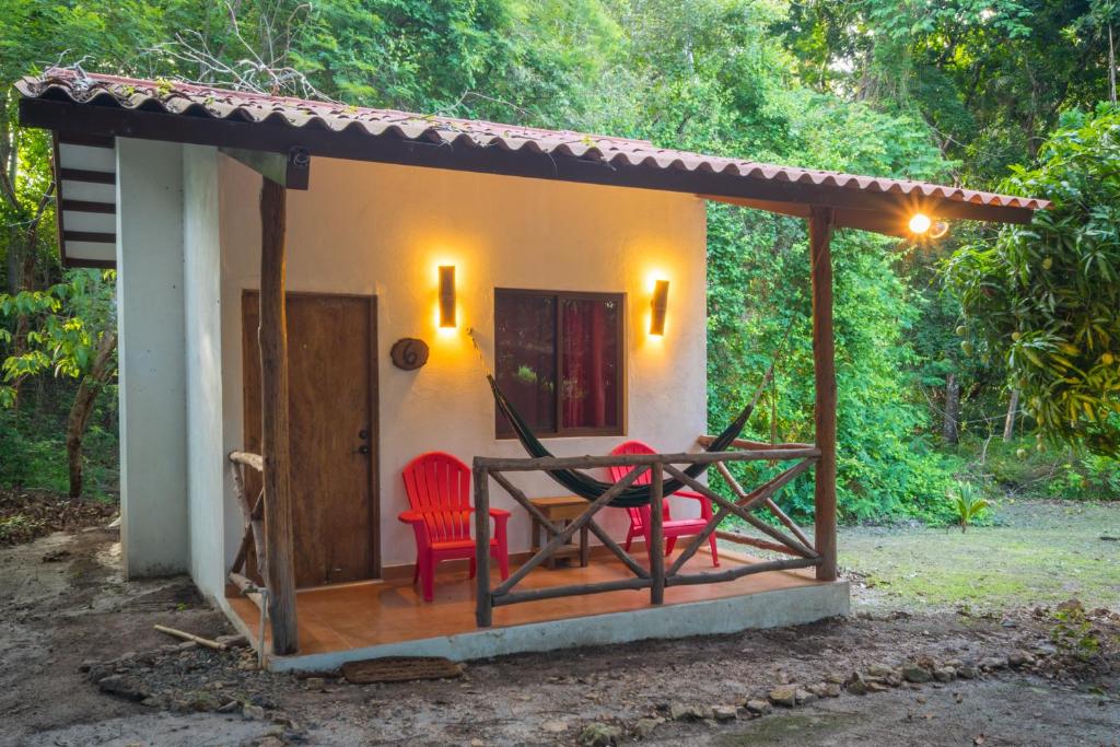 Istmo Beach and Jungle Bungalows photo 2