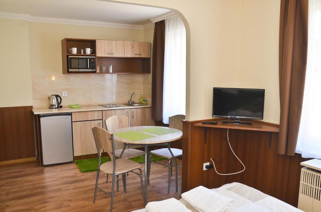 Студио (Номер-студио), Média Panzió és Apartmanház
