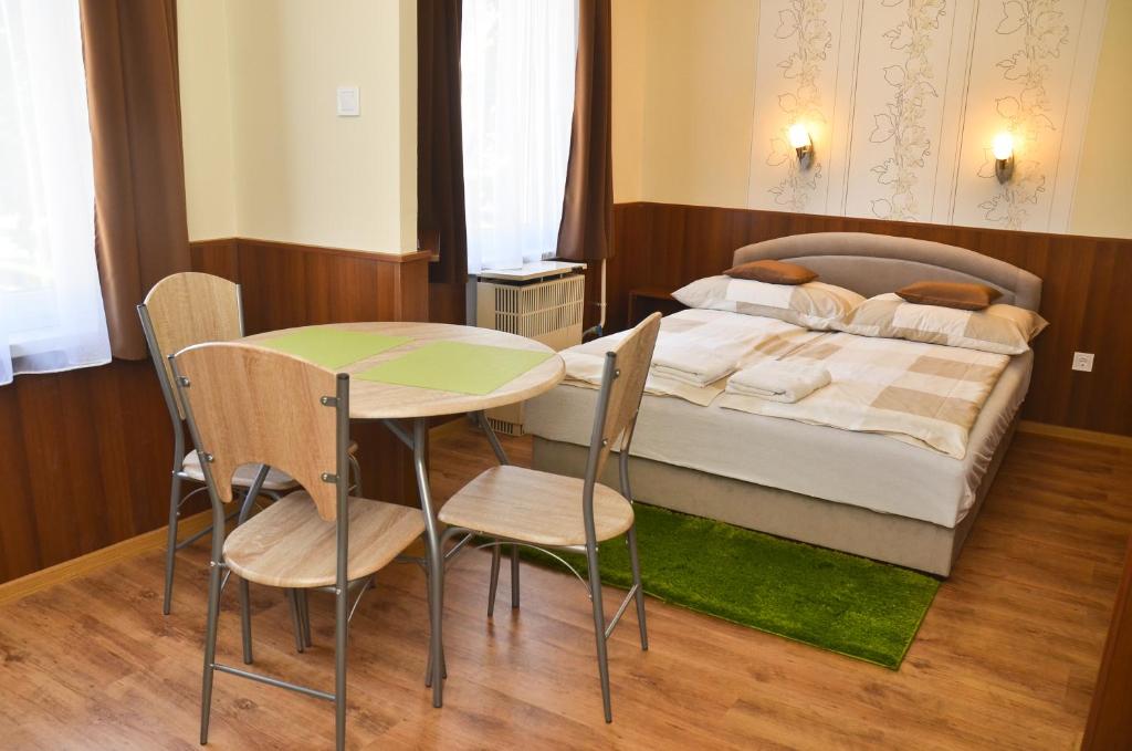 Студио (Номер-студио), Média Panzió és Apartmanház
