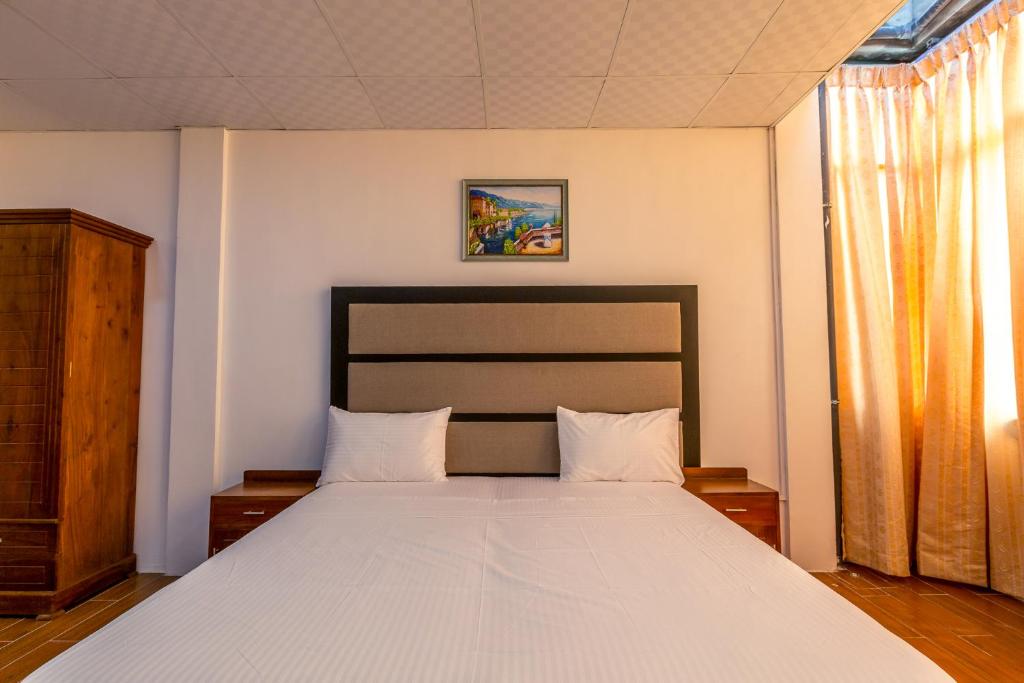 Двухместный (Двухместный номер Делюкс с 1 кроватью и балконом), Metro Port City Hotel
