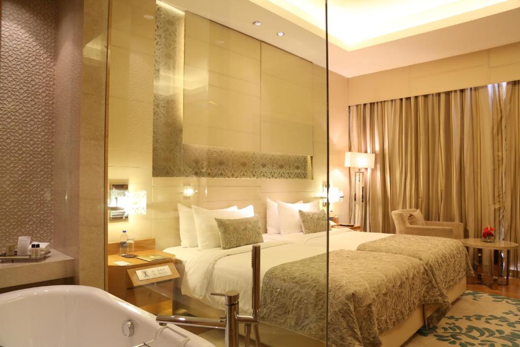Двухместный (Deluxe Twin Room,20% discount on food & Soft Beverages), Taj City Centre Gurugram