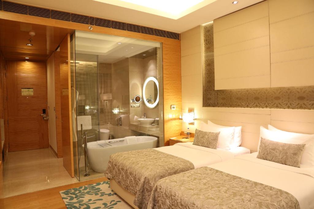 Двухместный (Deluxe Twin Room,20% discount on food & Soft Beverages), Taj City Centre Gurugram