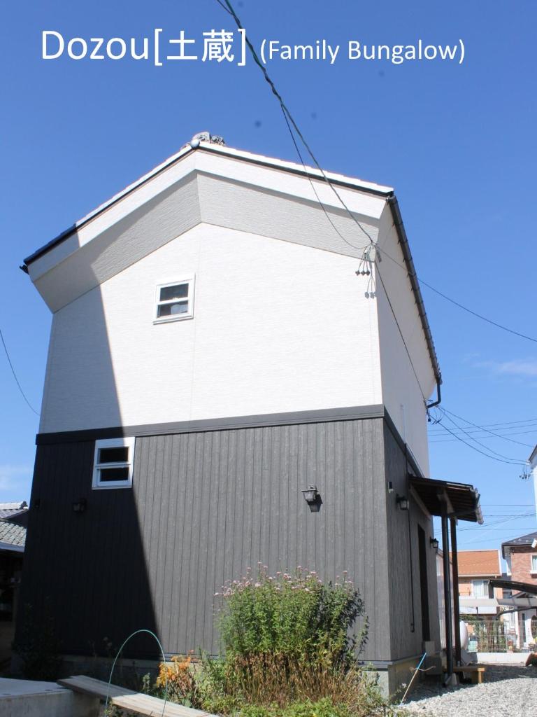 L-BASE photo 3