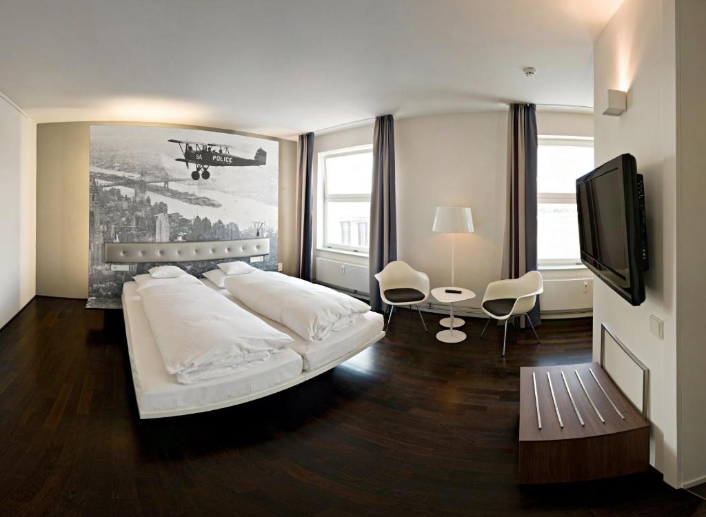 V8 HOTEL Classic Motorworld Region Stuttgart photo 4