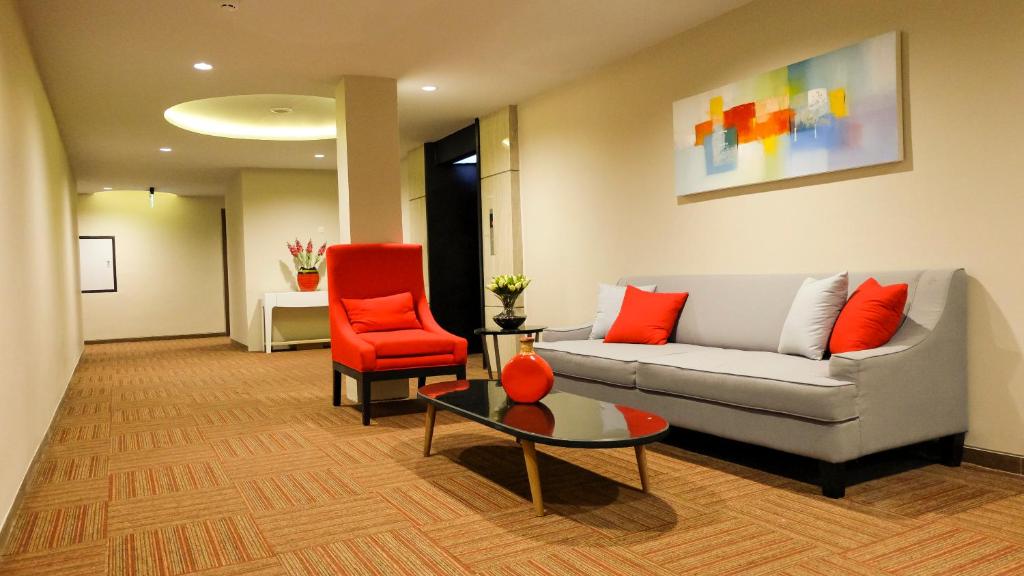 News Hotel Surabaya - Tap to explore photos