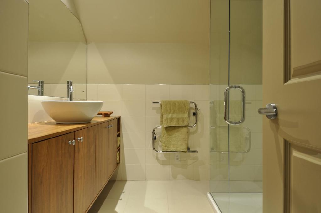 Lansdown Villa Apartments photo 3