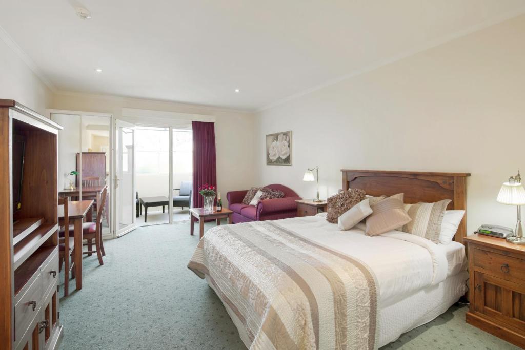 Crystal INN Room Type - Executive Queen with Spa