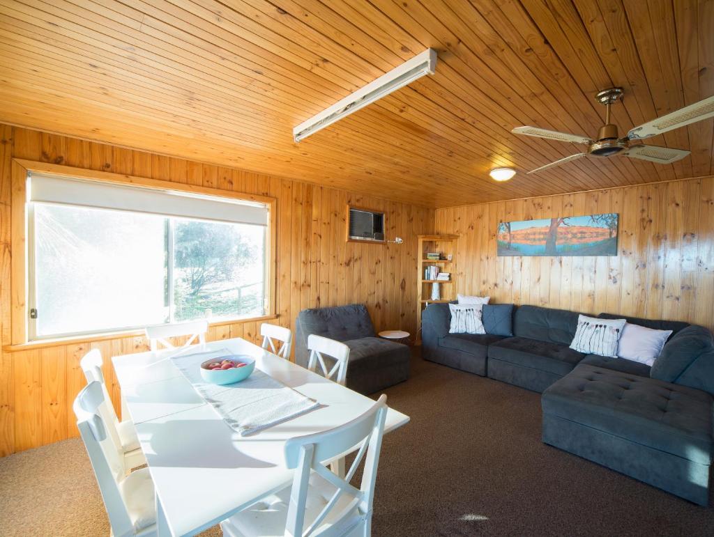 Mundic Waterfront Cottages - Tap to explore photos