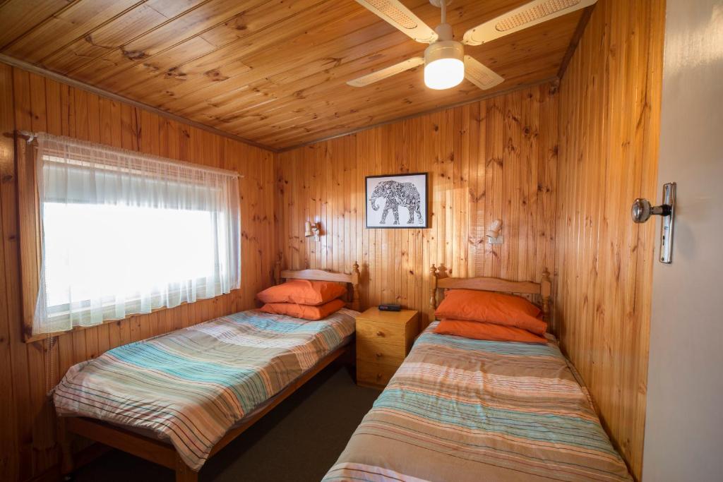 Mundic Waterfront Cottages - Tap to explore photos