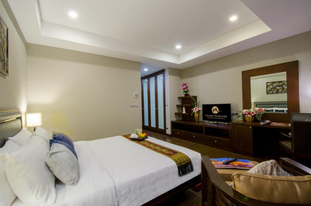 Сьюит (Представительский люкс с кроватью размера «king-size»), Отель Grand Mercure Bangkok Asoke Residence