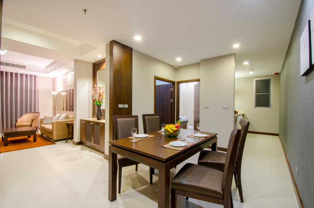 Сьюит (Представительский люкс с кроватью размера «king-size»), Отель Grand Mercure Bangkok Asoke Residence