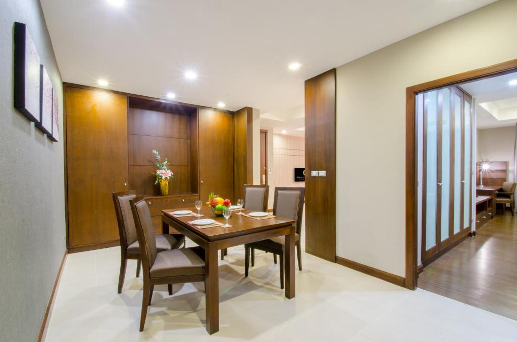 Сьюит (Представительский люкс с кроватью размера «king-size»), Отель Grand Mercure Bangkok Asoke Residence