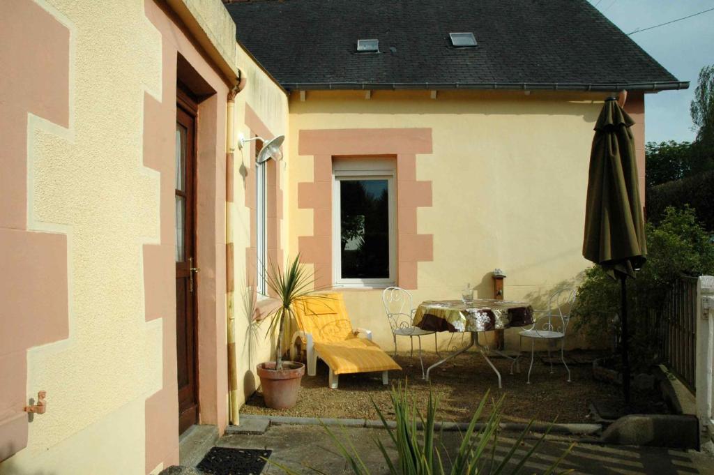 Maisonnette à Etables : La Jaune photo 1