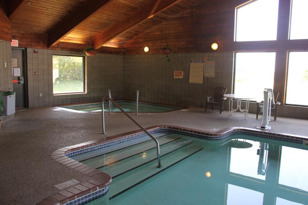AmericInn by Wyndham West Burlington image