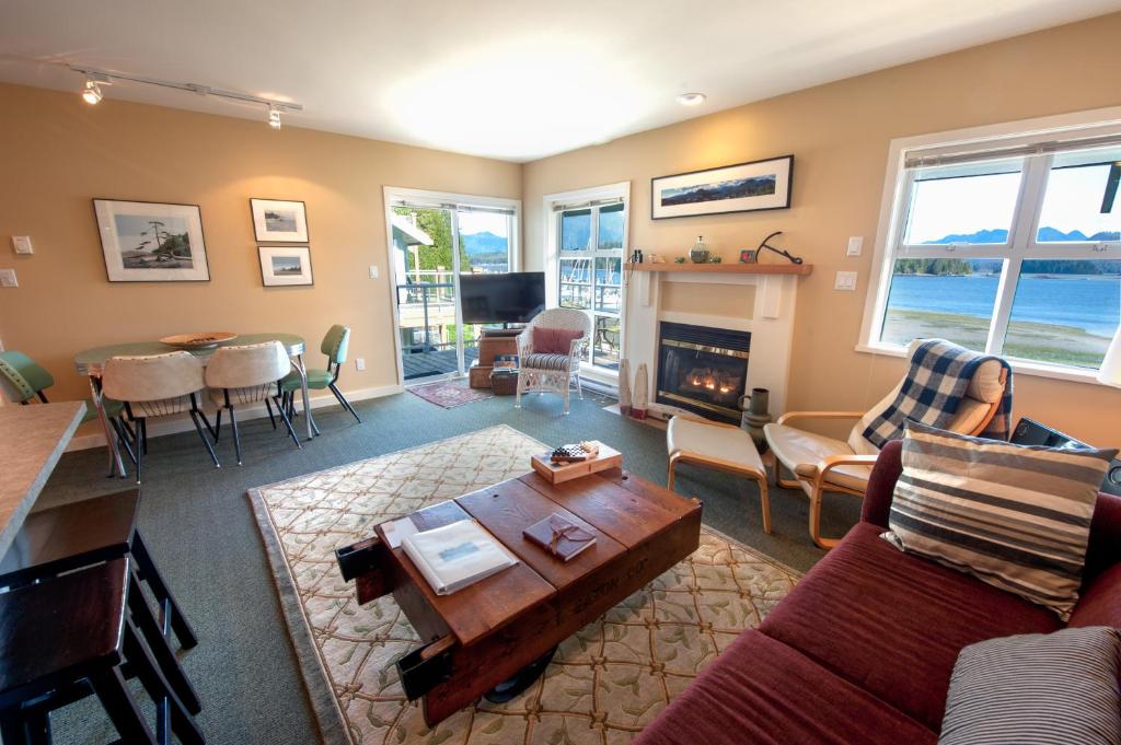 Waterfront Condo by OnlyBC 202 photo 2