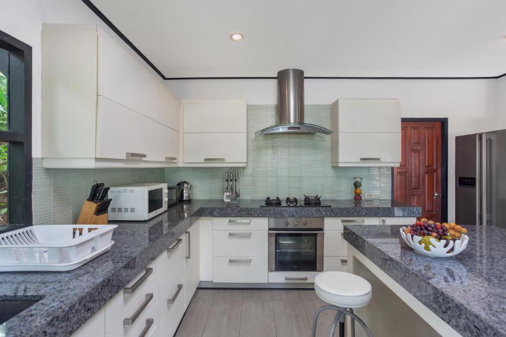 Вилла (Вилла с 3 спальными и видом на пляж), Kamala Beach Estate