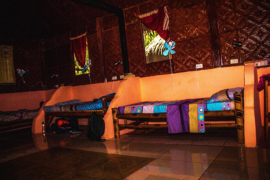Номер (Кровать в общем 8-местном номере для мужчин и женщин), Lennon's Place Backpacker Hostel