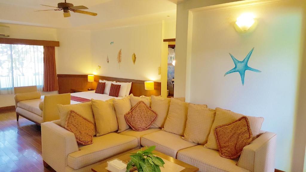 Сьюит (Полулюкс Cliff Beach с видом на бассейн), Курортный отель Birds and Bees Resort