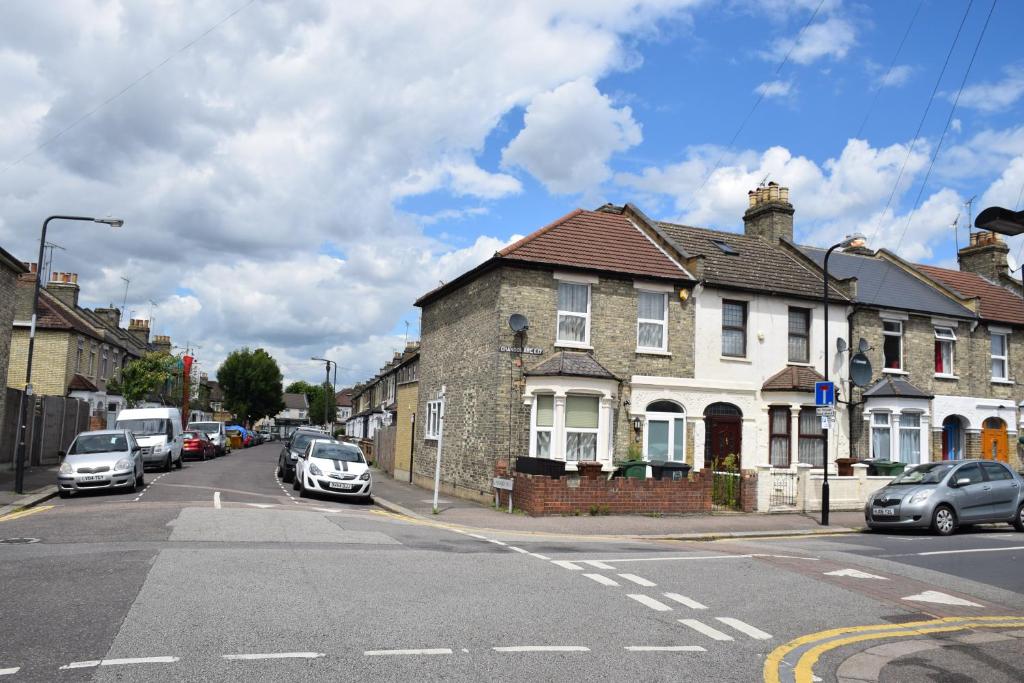 Four Bedroom House Chandos Road
