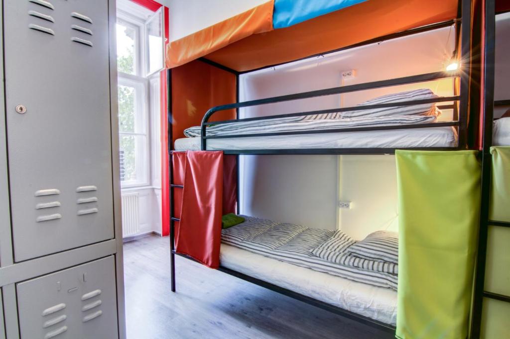 Номер (Кровать в общем 6-местном номере для мужчин и женщин), Pal's Mini Hostel