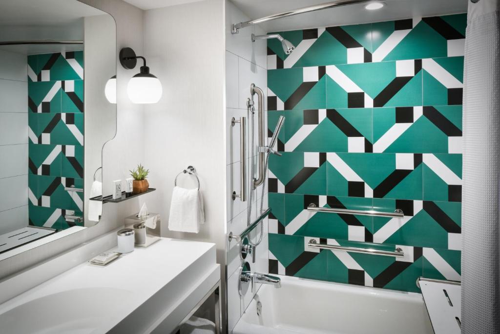 Двухместный (King Bed City View - Accessible Tub), The Darcy Hotel, Washington DC