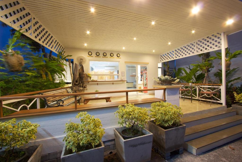 Charn Residence photo 2