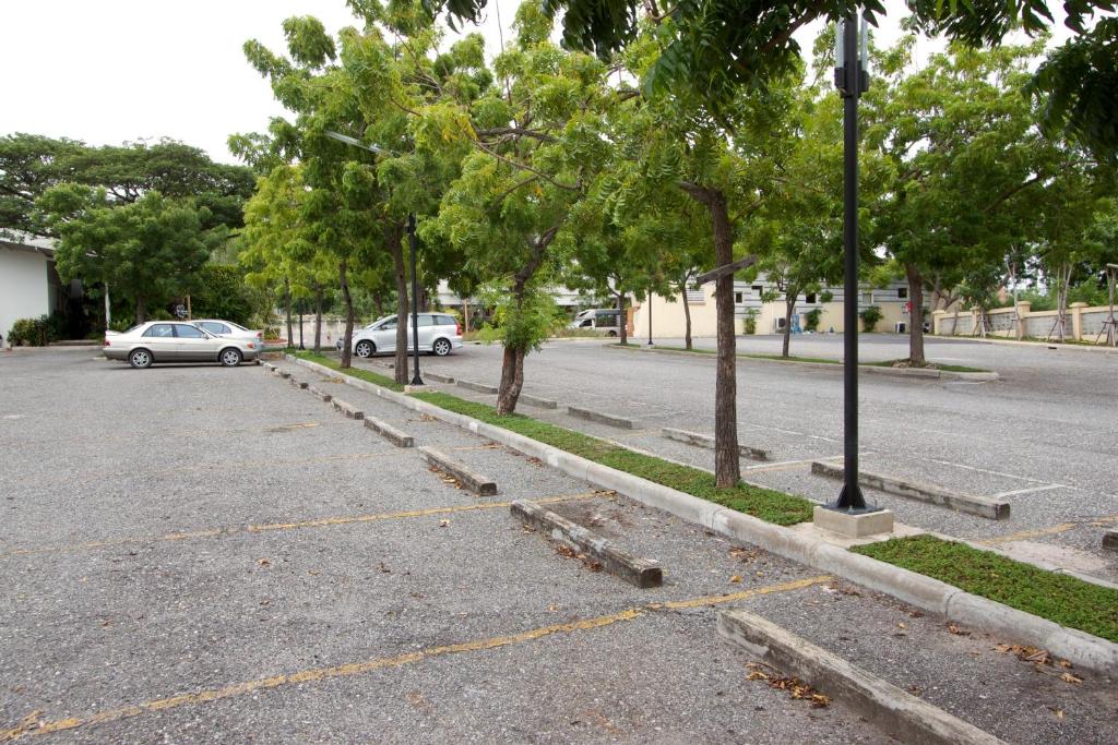 Charn Residence photo 4