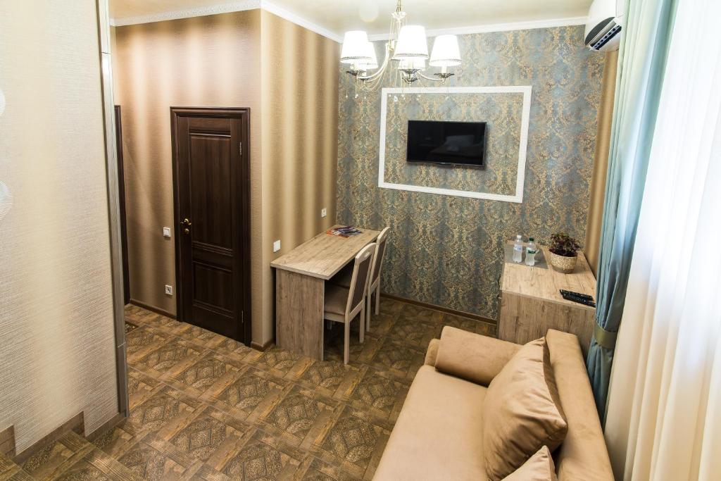 L.O.Y Family Hotel photo 1